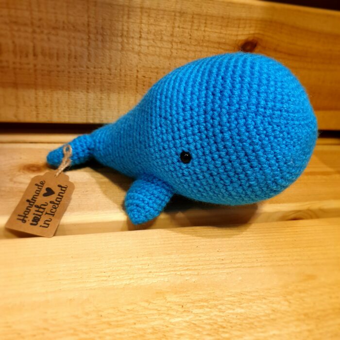 Knit blue whale